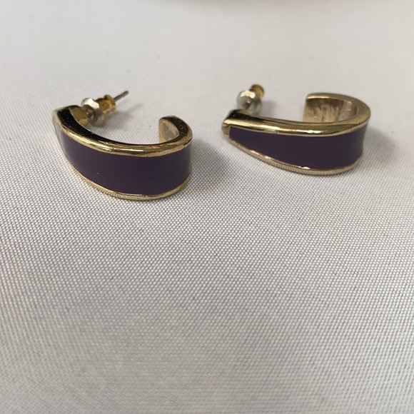 Vintage Goldtone purple enameled crescent hoops - Picture 4 of 7
